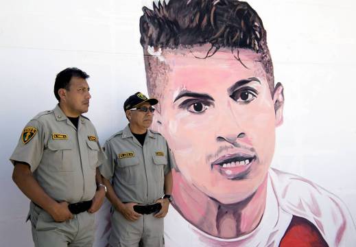 foto nota Paolo Guerrero EPS